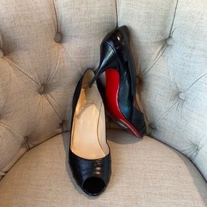 Authentic 
Christian Louboutin Leather Pumps
Black